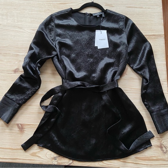 GORGEOUS Theory Top NWT- MSRP $245 - Picture 1 of 6